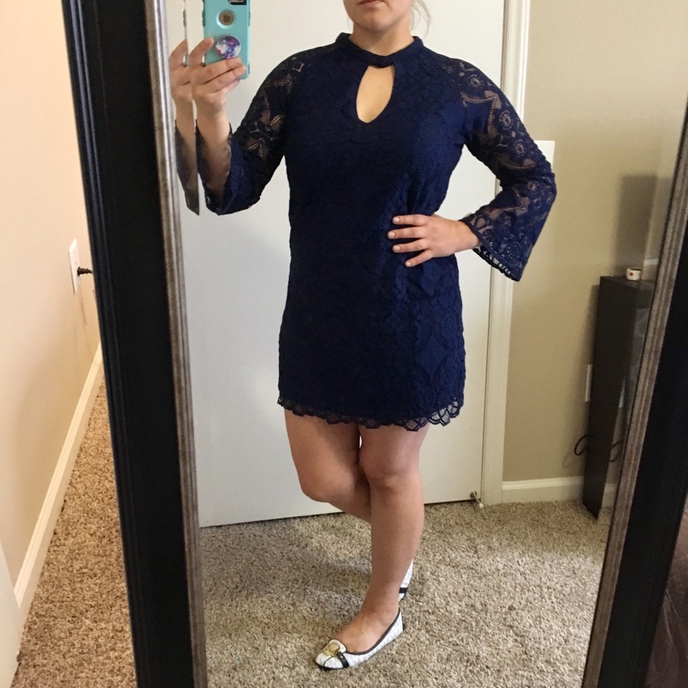 Short lace dress